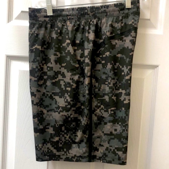 LIKE NEW! Lululemon Pace Breaker Short *Linerless 9" - Picture 6 of 13